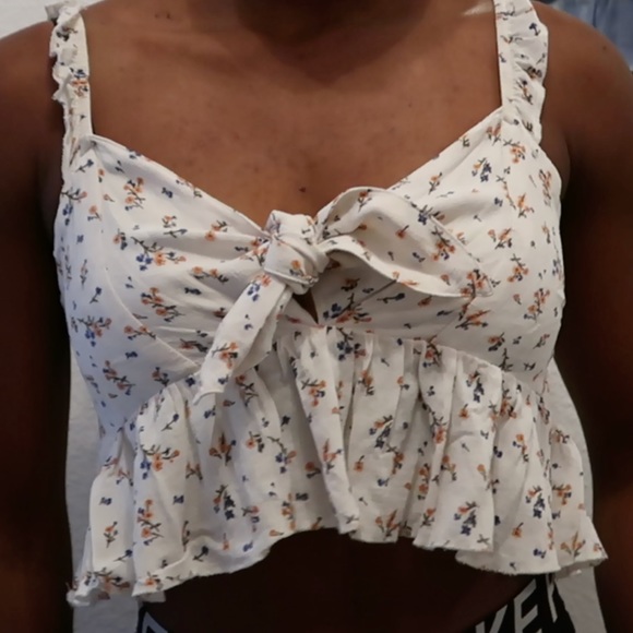 American Eagle Outfitters Tops - American Eagle top with tie in front